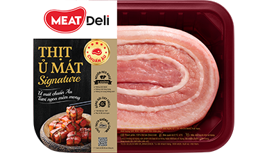 Dùng điện thoại quét mã QR được in trên bao bì